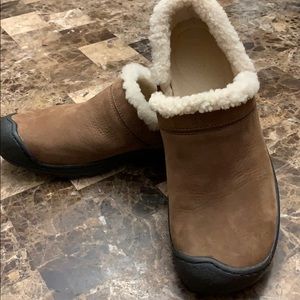 Keen women’s suede slip on US11